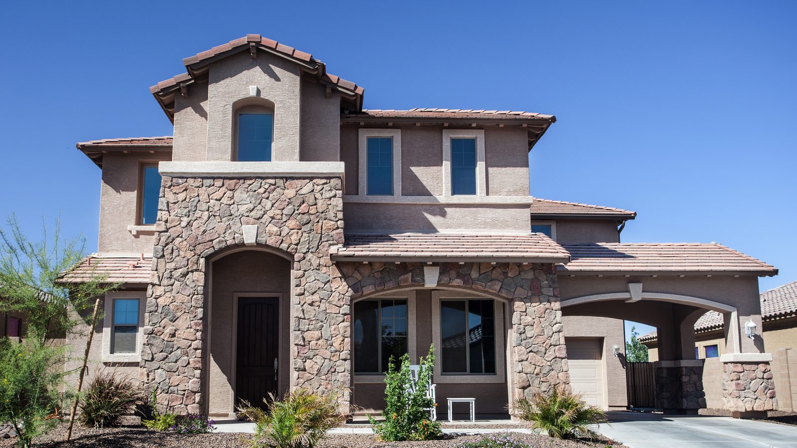 A stone-and-stucco family home in a Southwestern neighborhood