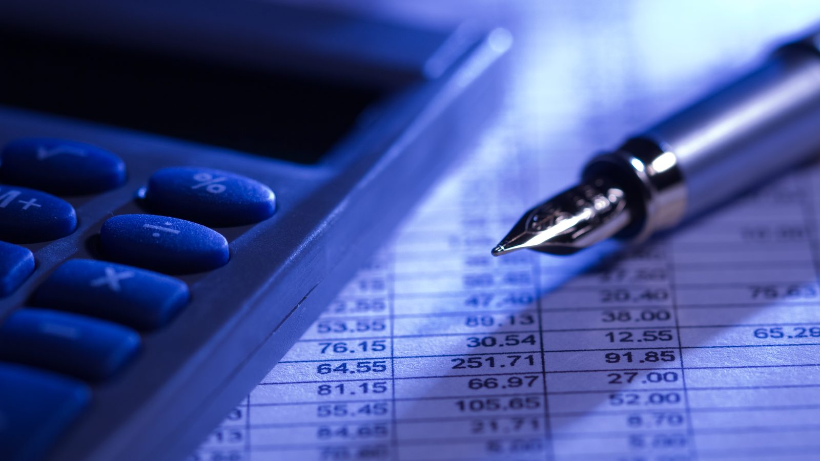 A calculator and interest rate spreadsheet used to compare mortgage rates and APR
